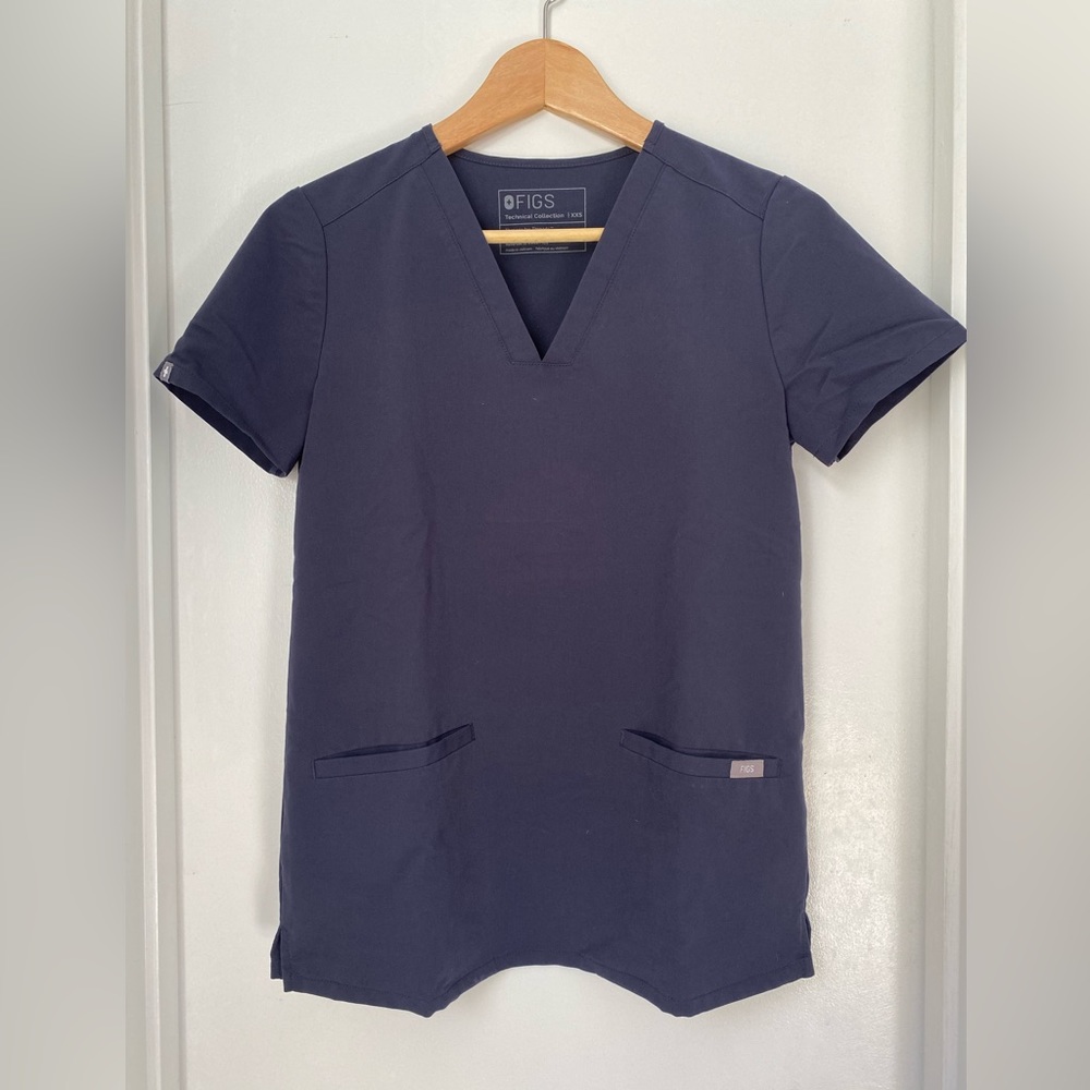 FIGS - Quiet Navy Casma 3 pocket scrub top XXS
